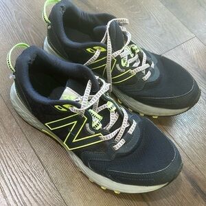 New Balance 410 trail !! Size 9